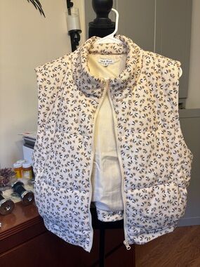white birch Cream Floral Quilted Puffer Vest - Small Floral Print